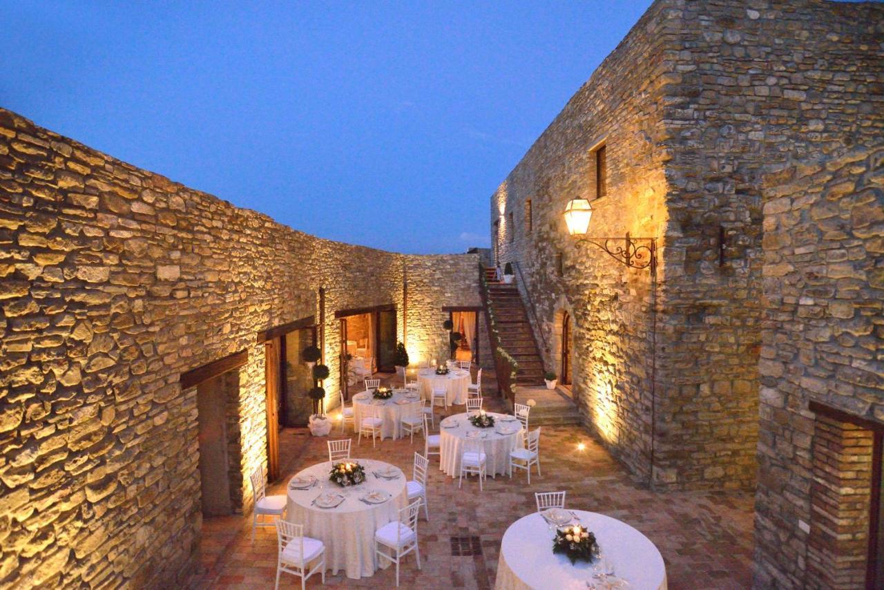 Tenuta Di Forte Sorgnano Gualdo Cattaneo ภายนอก รูปภาพ